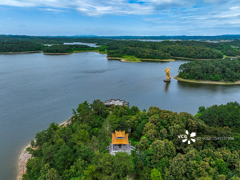 青山碧水岱山湖+安徽省合肥市肥东县古城镇岱山湖旅游度假区图片素材