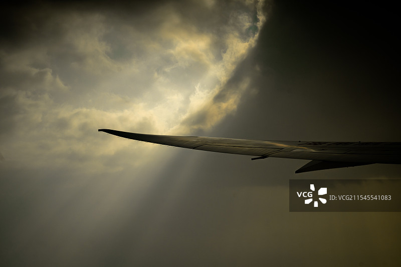 拨云见日图片素材