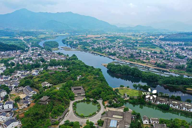 青弋江畔桃花潭+安徽省宣城市泾县桃花潭风景区图片素材