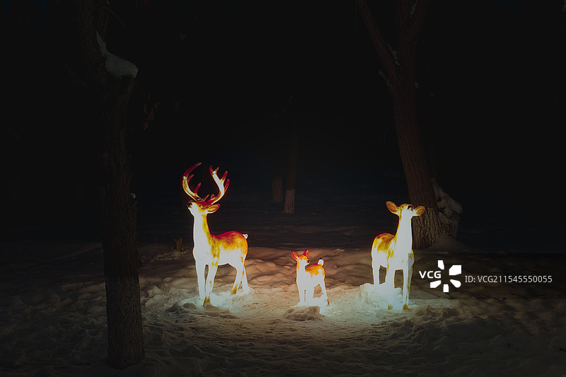 公园里的小鹿灯图片素材