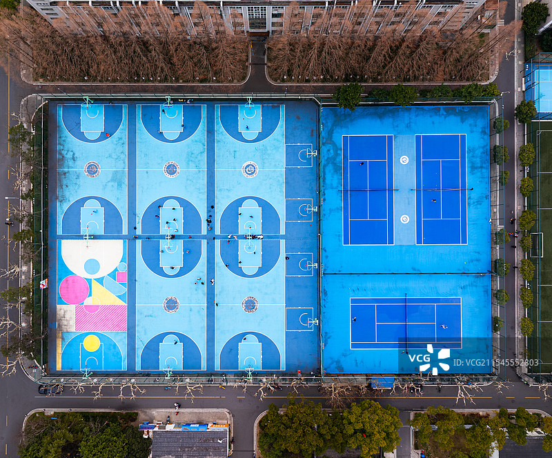 彩色的校园球场操场篮球场图片素材