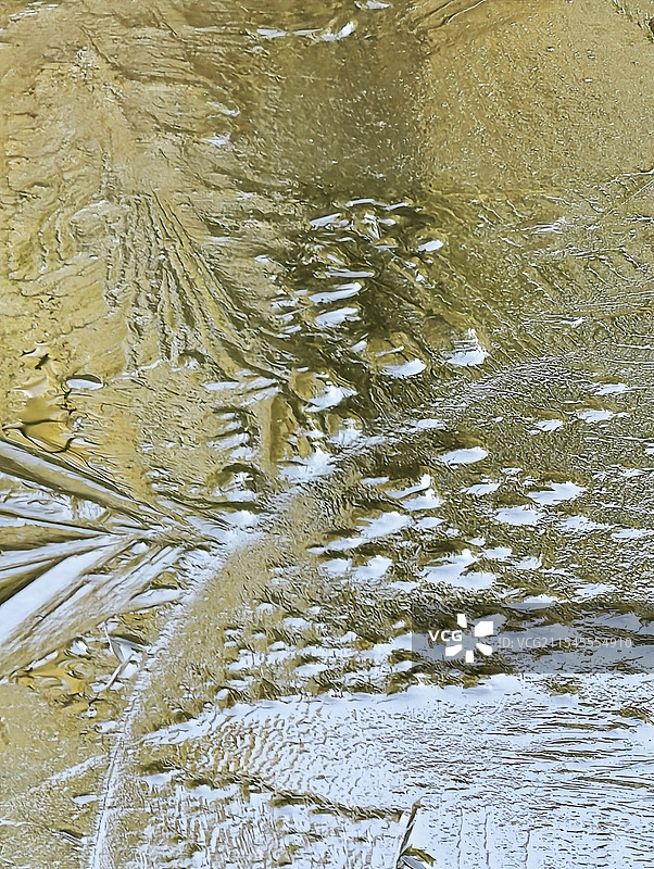 结冰了的船子缘公园的小河…（清晨气温降至零下7°C）图片素材