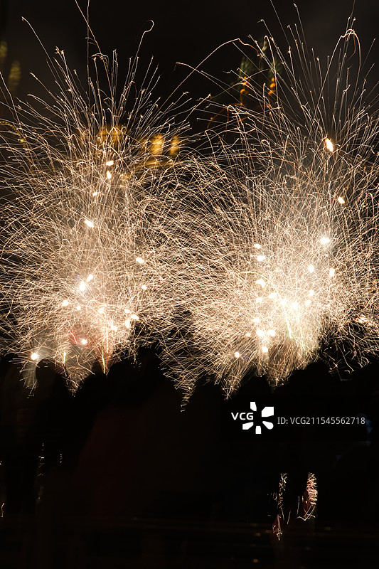 看烟花的人图片素材