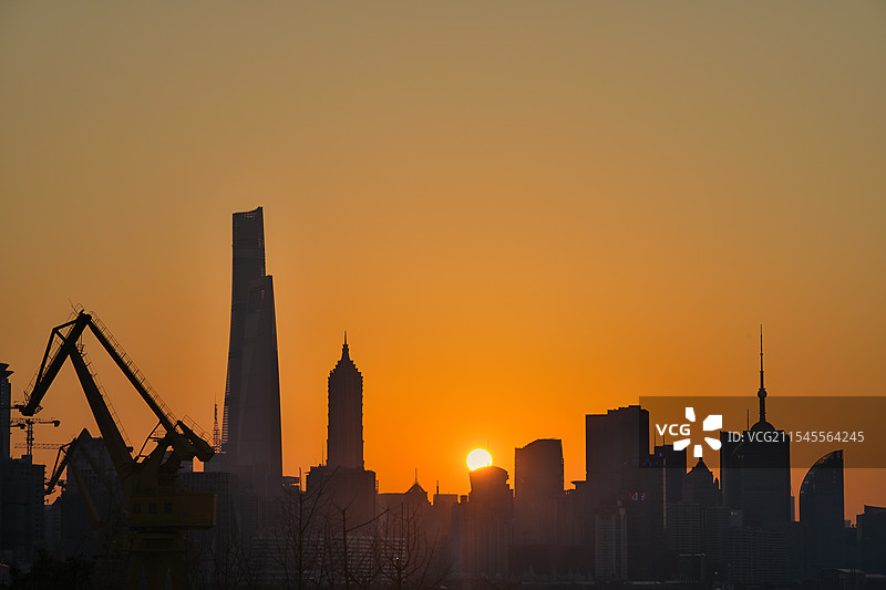 陆家嘴地标建筑落日剪影图片素材