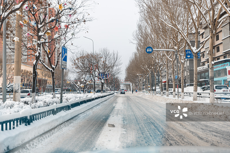 除夕沈阳大雪暴雪城市交通图片素材