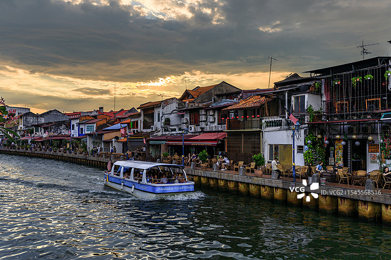 马来西亚马六甲之夕阳下的马六甲河图片素材