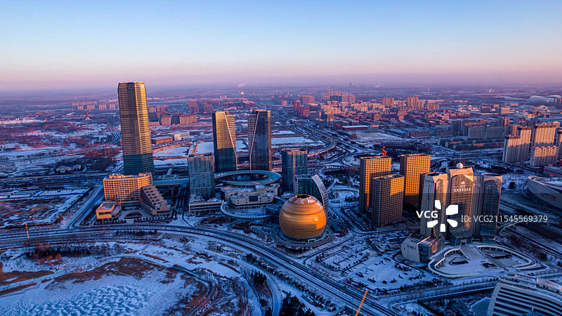 冬日雪景下的城市全景长春高新区CBD景观图片素材