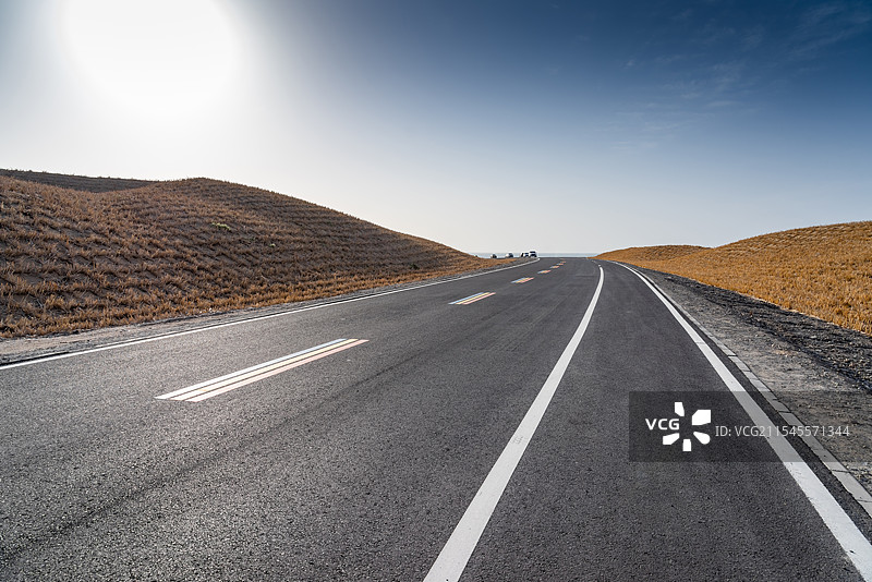 新疆博斯腾湖环湖公路湖边图片素材