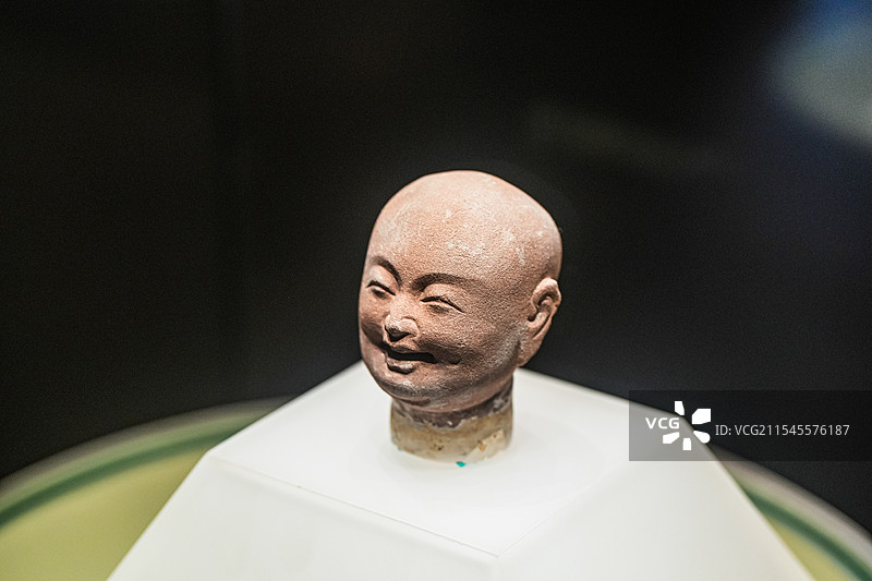 唐代 红砂石笑面罗汉头像 邯郸市博物馆图片素材