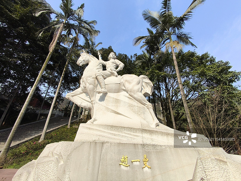 宜宾赵一曼纪念馆前雕塑图片素材