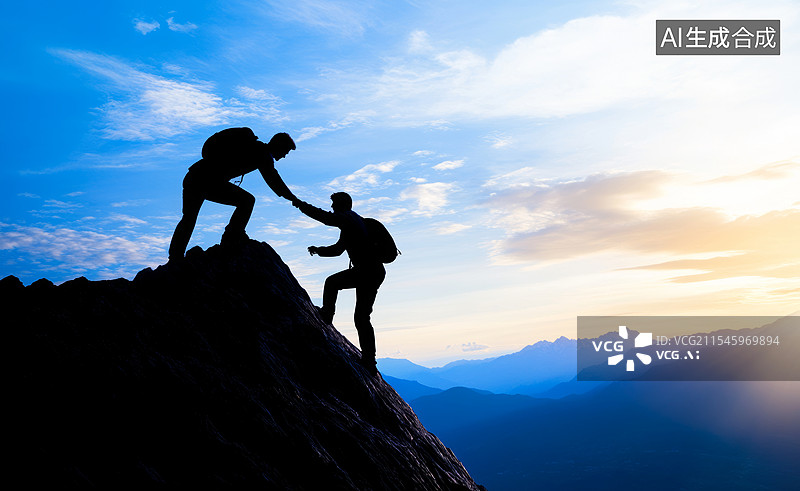 【AI数字艺术】一幅令人感动的场景，两位登山者在山顶互相帮助。图片素材