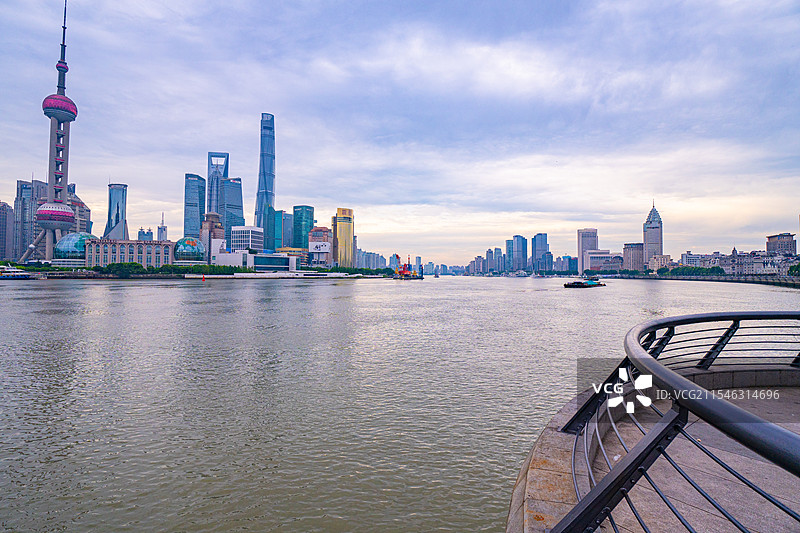 上海外滩城市天际线日出图片素材