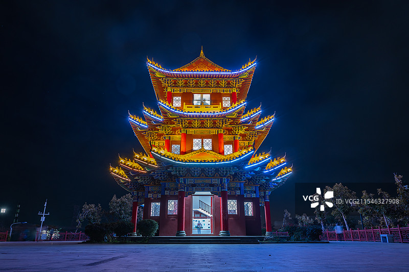 沙琅新城公园金龟阁夜景，广东省茂名市电白区沙琅镇图片素材
