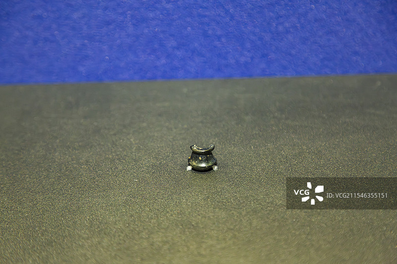北京故宫博物院文明先锋凌家滩文化玉器展新石器时代煤精耳珰图片素材