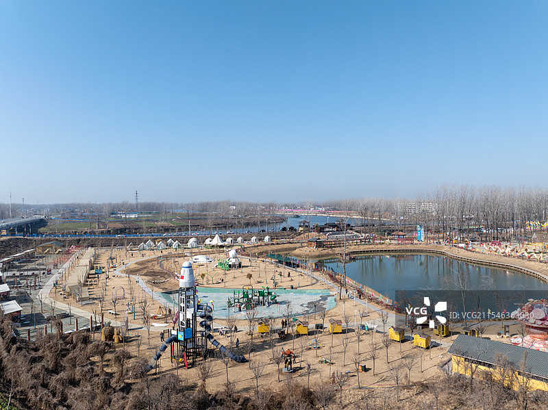 周口沙颍生态园游乐场冬季新年场景图片素材