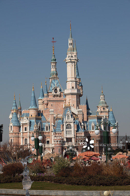 上海迪士尼乐园城堡日景图片素材