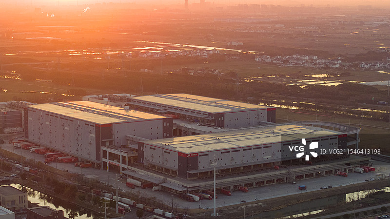 晨曦下的京东亚洲一号物流园图片素材