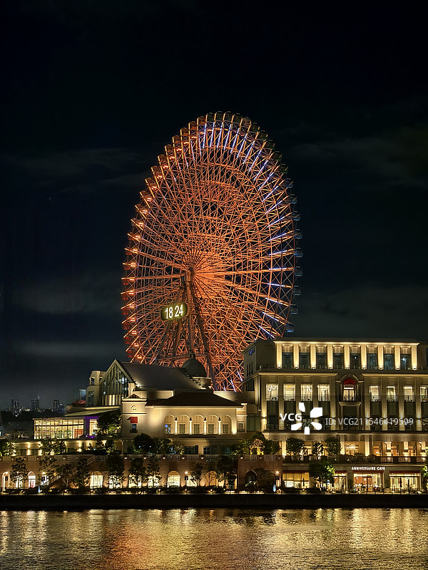 横滨夜晚的摩天轮图片素材
