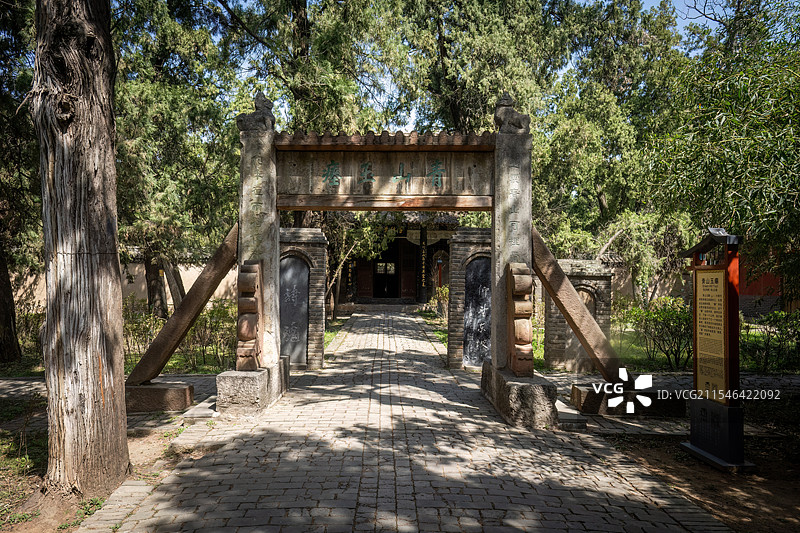 河南省平顶山市郏县小峨眉山下三苏园中三苏坟图片素材