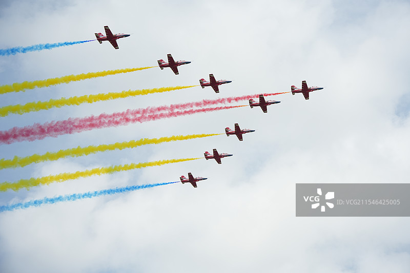 2023长春航展空 军航空大学红鹰飞行表演队图片素材