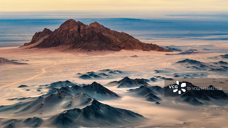 黑独山与胭脂山图片素材