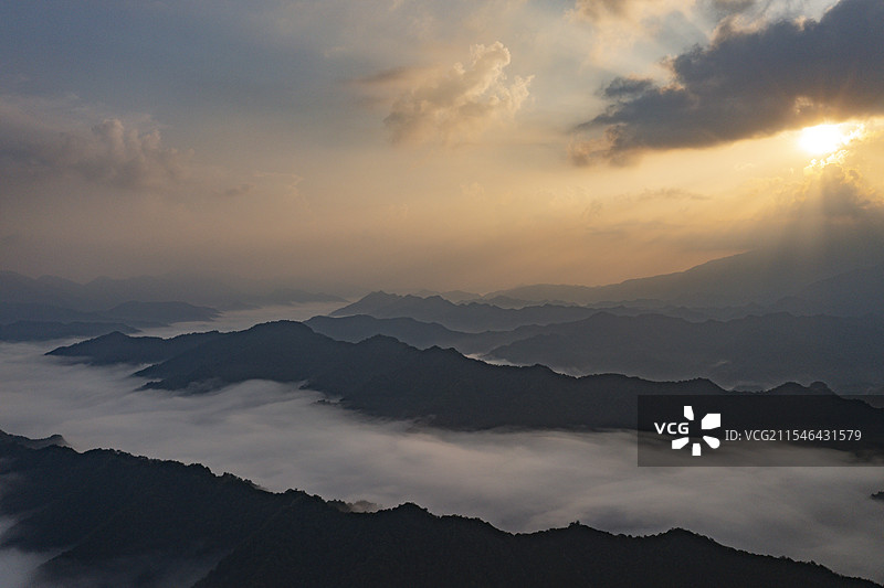 云海中的仙寓山日出图片素材