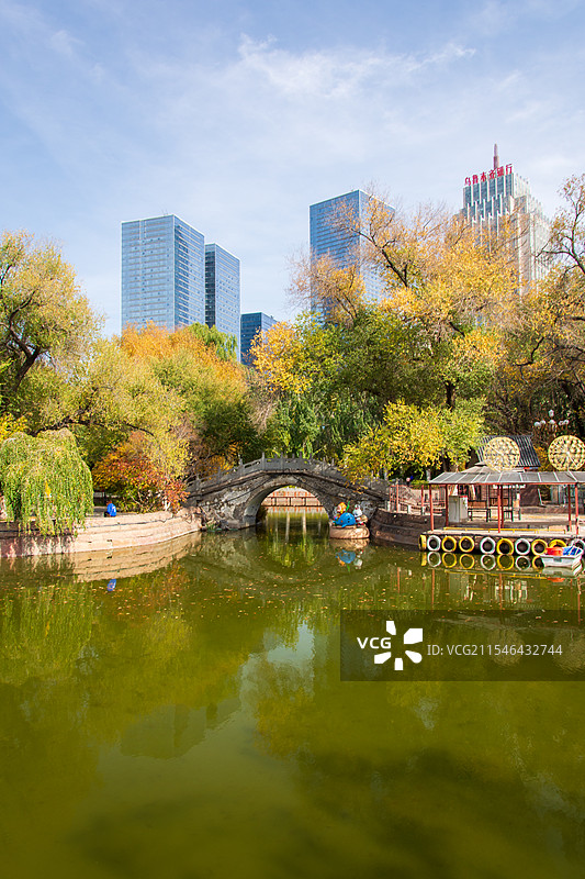 乌鲁木齐人民公园秋景图片素材