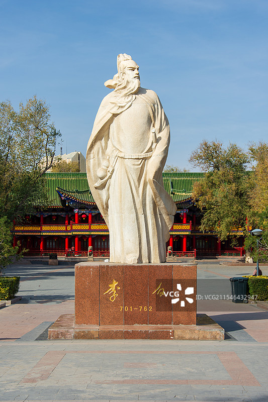 乌鲁木齐人民公园秋景：李白雕像图片素材