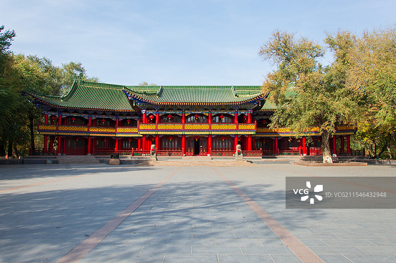 乌鲁木齐人民公园秋景：朝阳阁图片素材