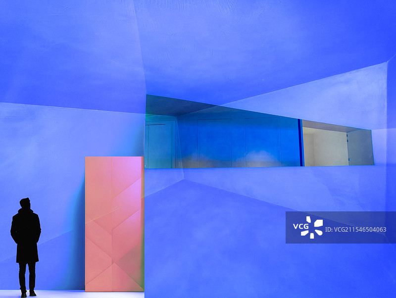 寻找多维层叠空间之门图片素材