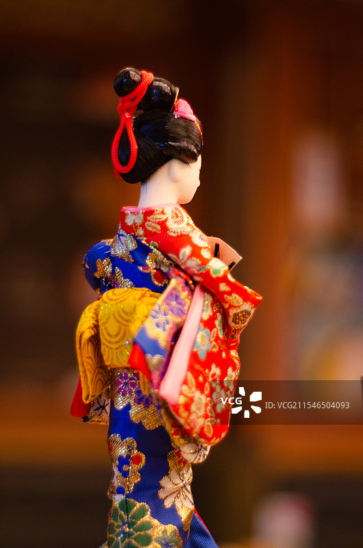 日料店里的身着和服的女性像图片素材