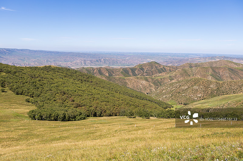 蓝天下的呼和浩特敕勒川高山草原风景图片素材