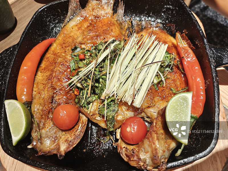 烤罗非鱼图片素材