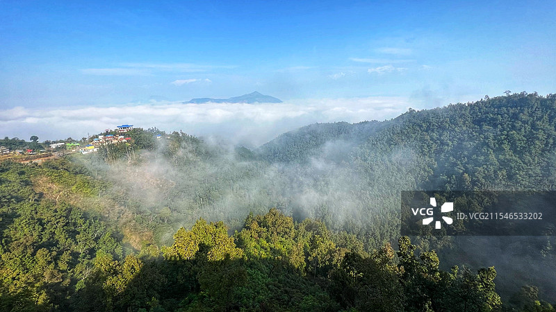 前往尼泊尔班迪普尔途中观云海图片素材