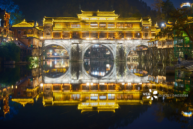 湘西凤凰古城虹桥夜景图片素材