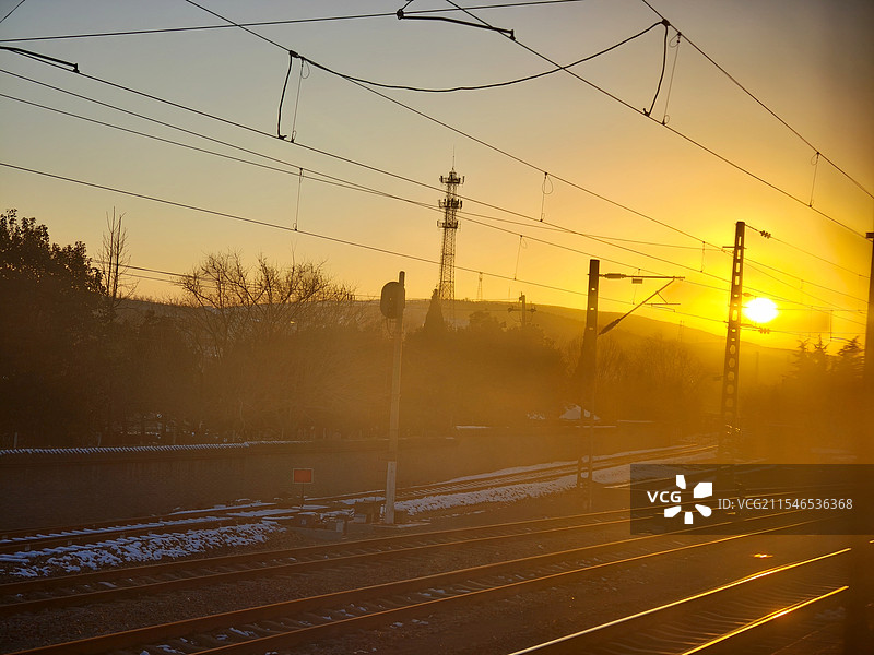 夕阳下的铁道运输图片素材