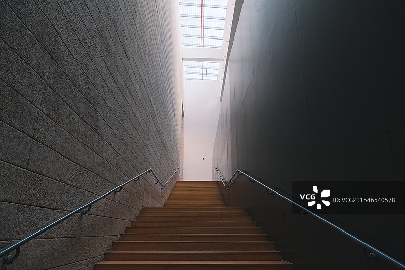 上海闵行博物馆现代建筑内部空间楼梯台阶图片素材