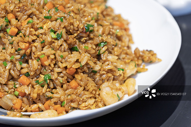 南京炒饭之装盘图片素材