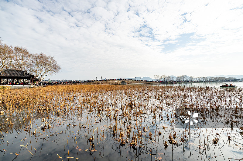 春节假期的杭州断桥图片素材