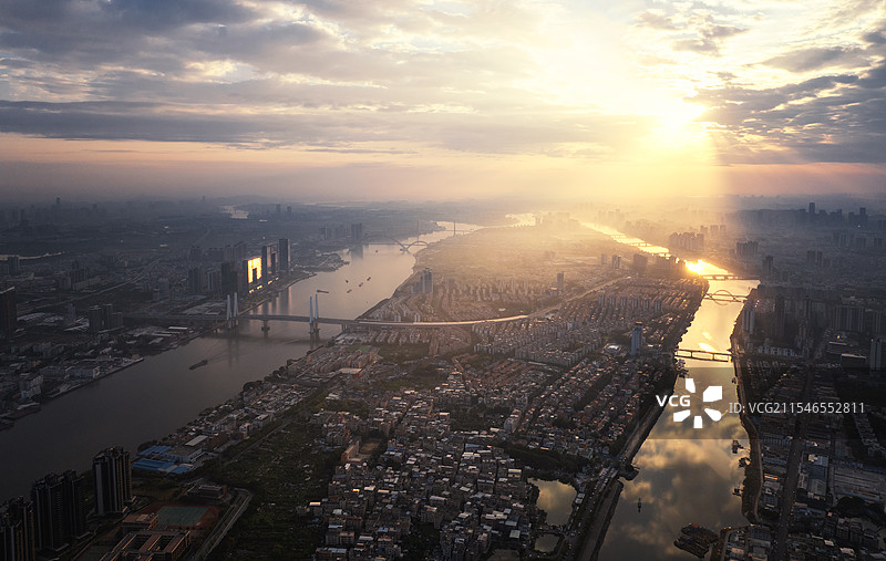 打开窗迎接光~图片素材