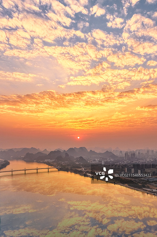 柳州柳江日落火烧云图片素材