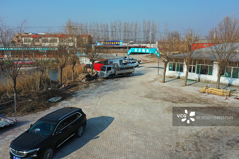 冬季风光白洋淀，枯荷芦苇冰连天野鸭寒鸟深水游，明珠气鲜映雄安刘庄子图片素材