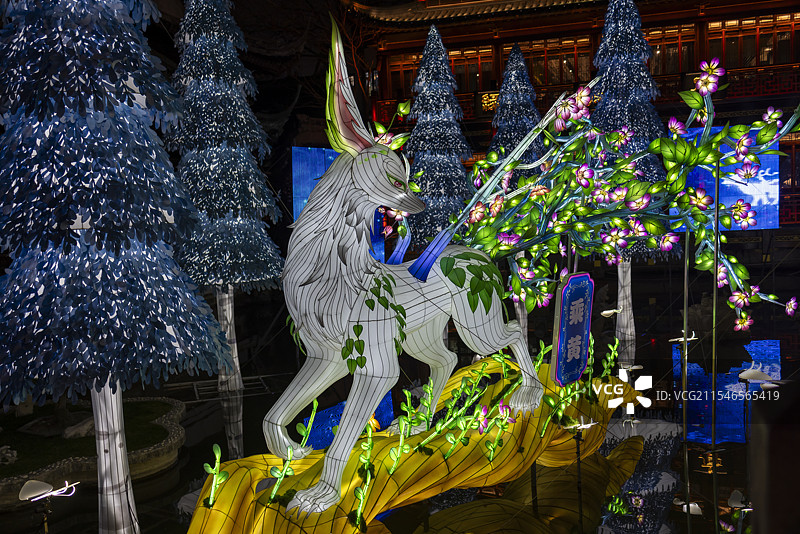 2025年豫园灯会彩灯山海经神兽图片素材