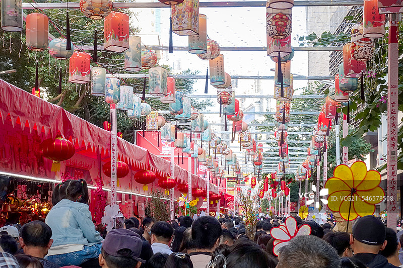 2025蛇年广州越秀北京路西湖花市灯笼街道与摊位和人群图片素材