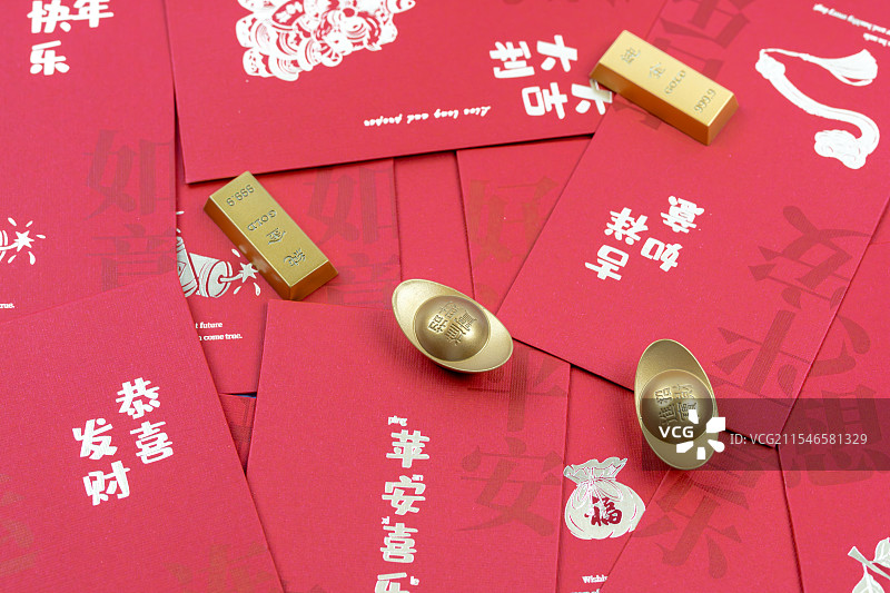 堆叠在一起的新年红包图片素材
