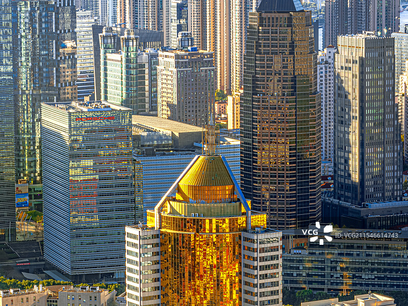 世界广场 南泉北路房地大厦 金色玻璃 上海陆家嘴金融城建筑图鉴 黄浦江两岸高楼林立 繁华都市摩天大楼图片素材