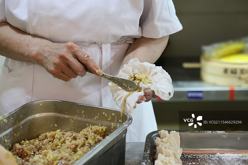内蒙古呼和浩特美食组图烧烤烧麦奶皮子羊尾骨肚包肉图片素材