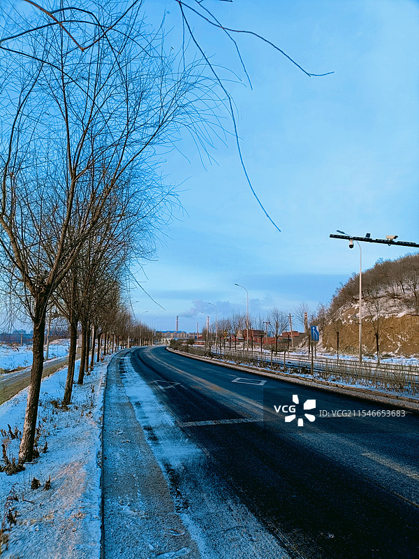 空旷无人的路图片素材