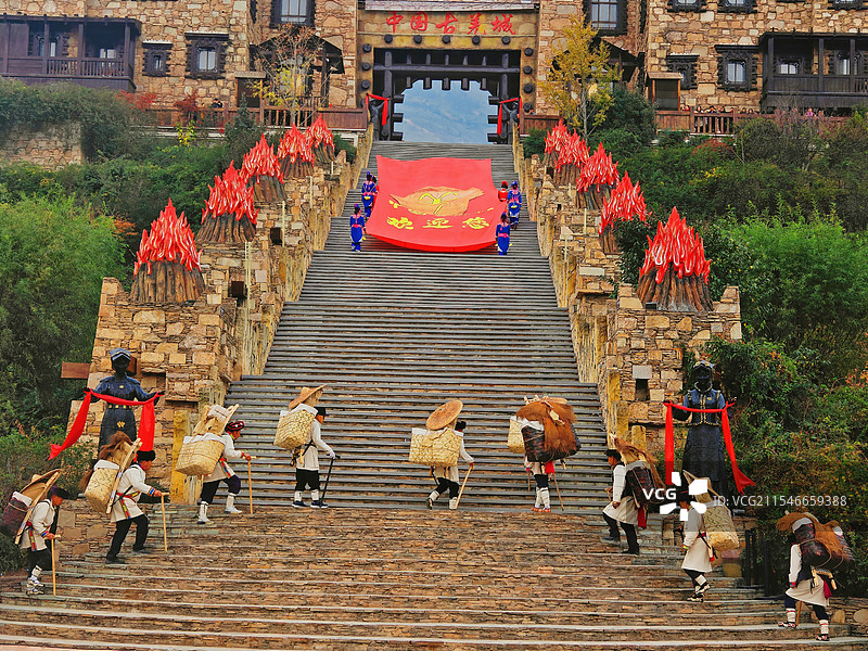 街拍:中国古羌城欢迎您图片素材