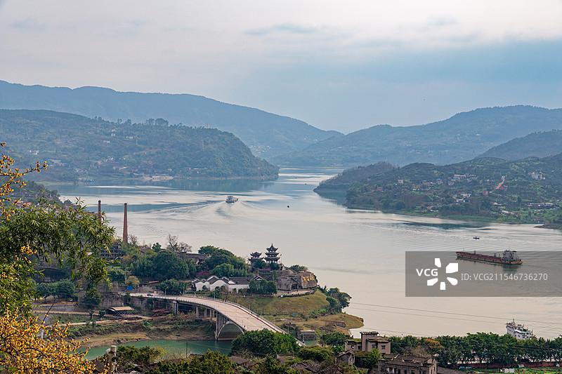 长江与定慧寺图片素材